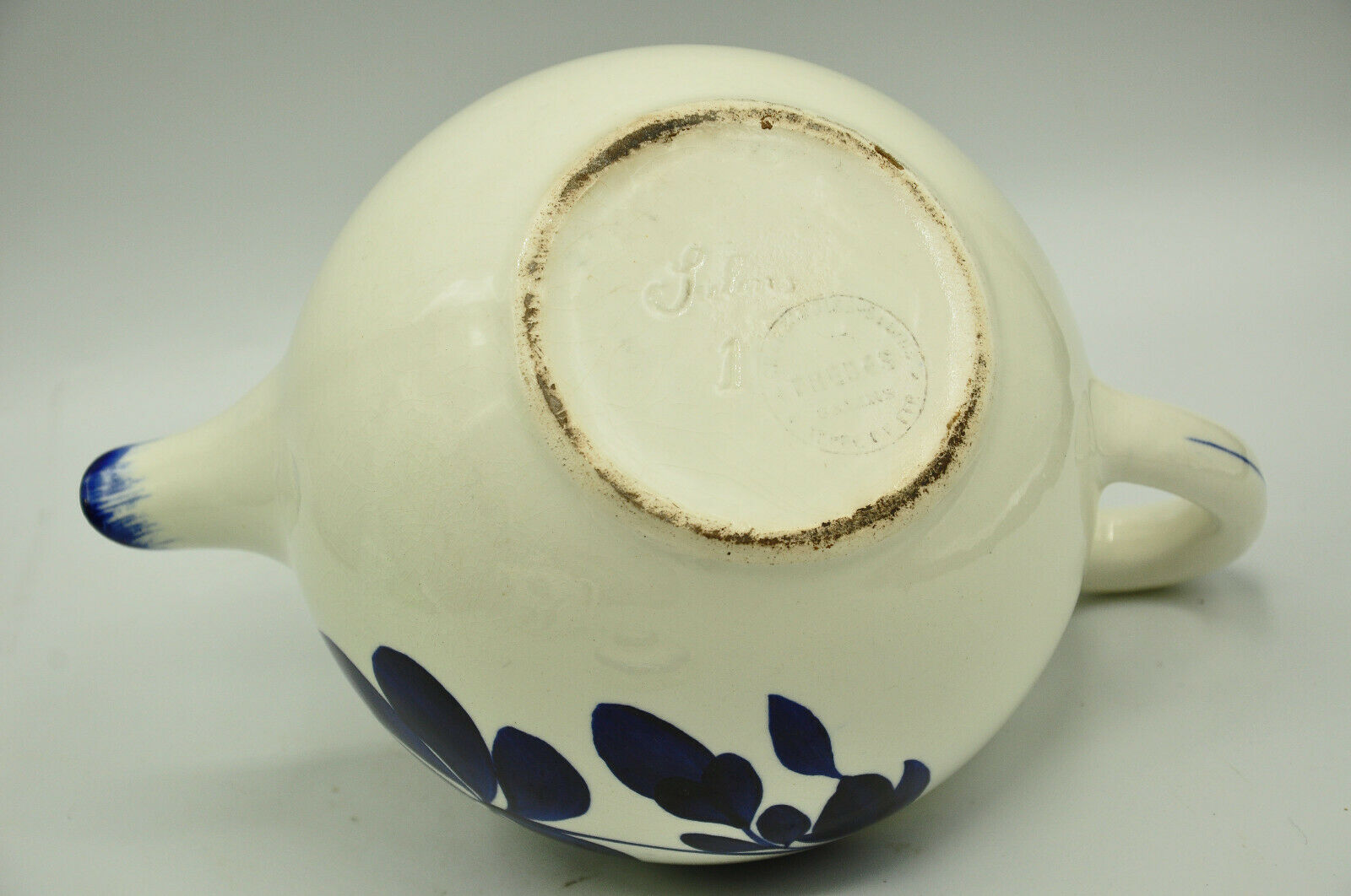 A teapot and sugar set by saline Thebes deco vinatage séventies collect.