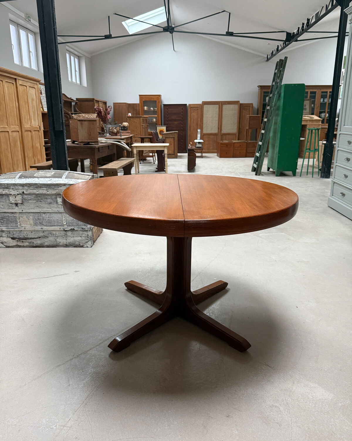 Extendable round table Baumann