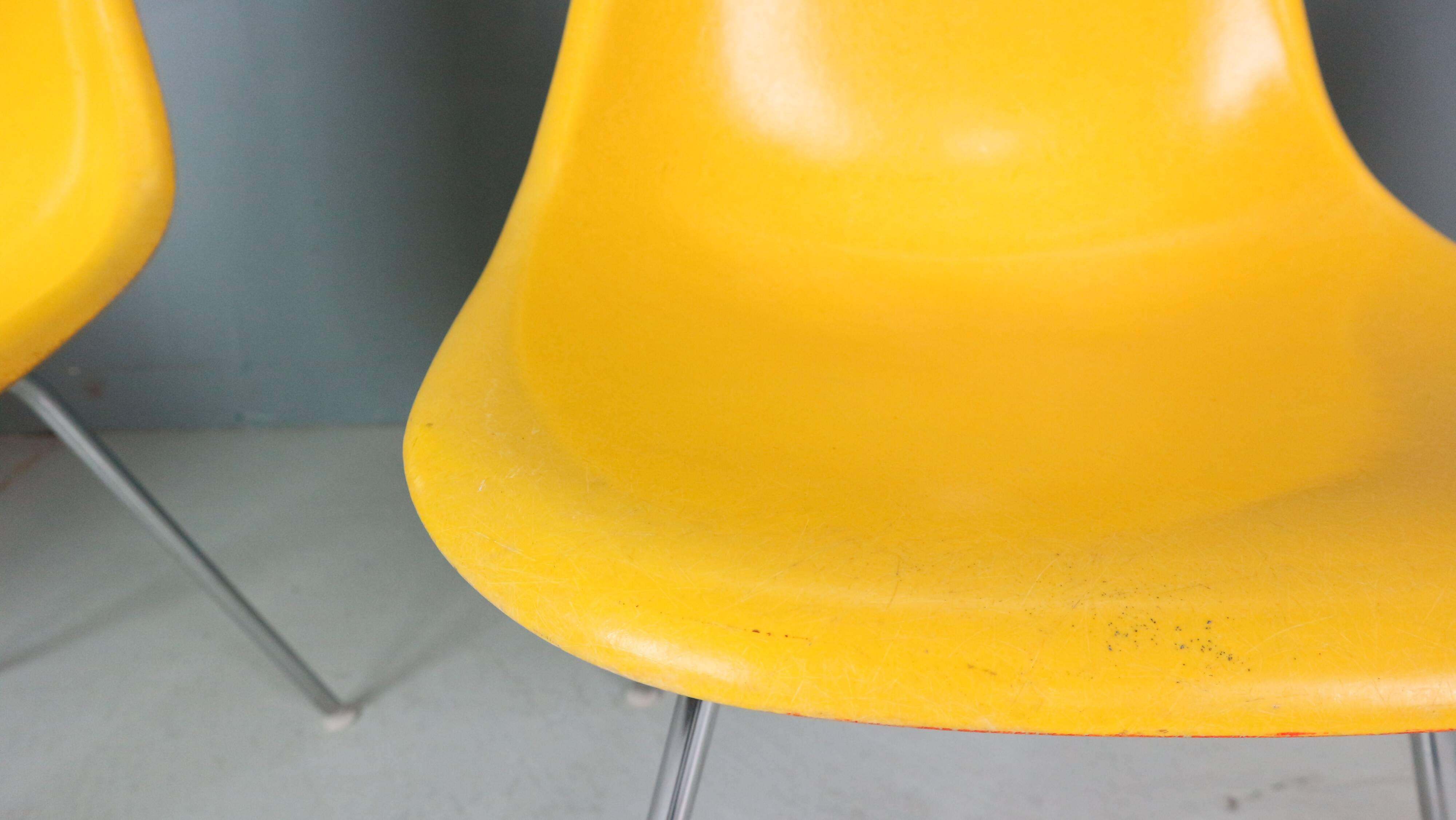 Charles & Ray Eames Set of 4 Yellow "La Fonda" Chairs for Herman Miller, 1960