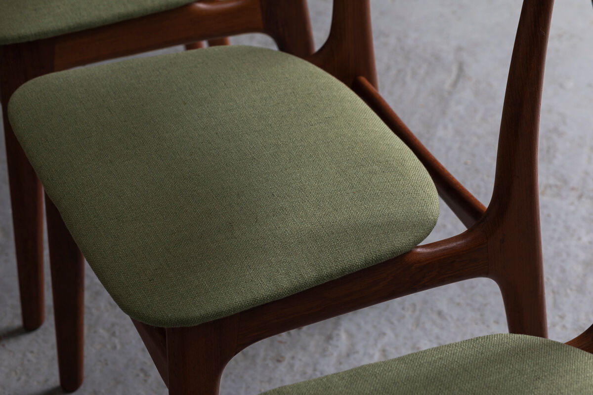 Set of 4 dining chairs by Schiønning & Elgaard with green seat