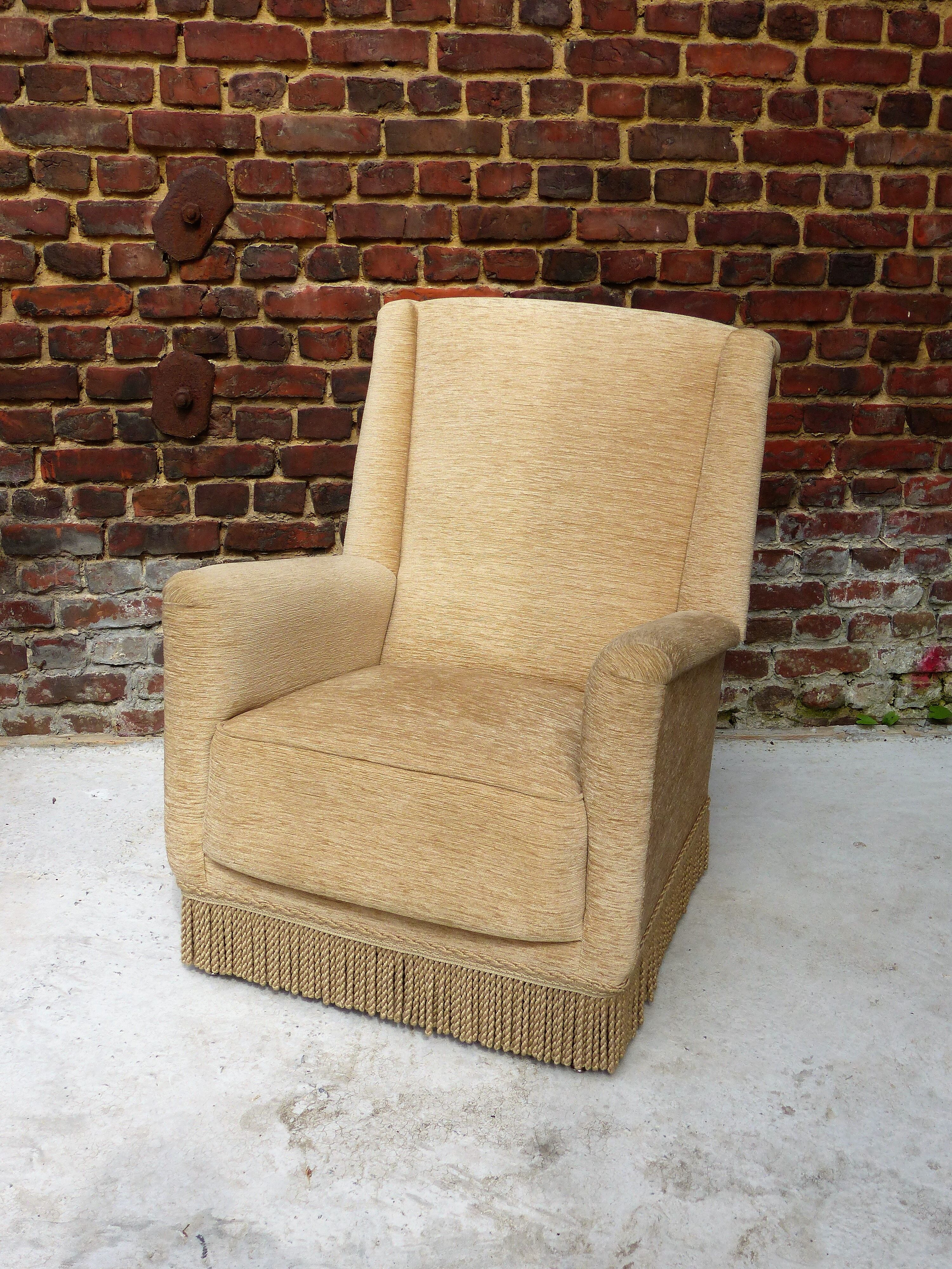 Fauteuil en velour beige et franges