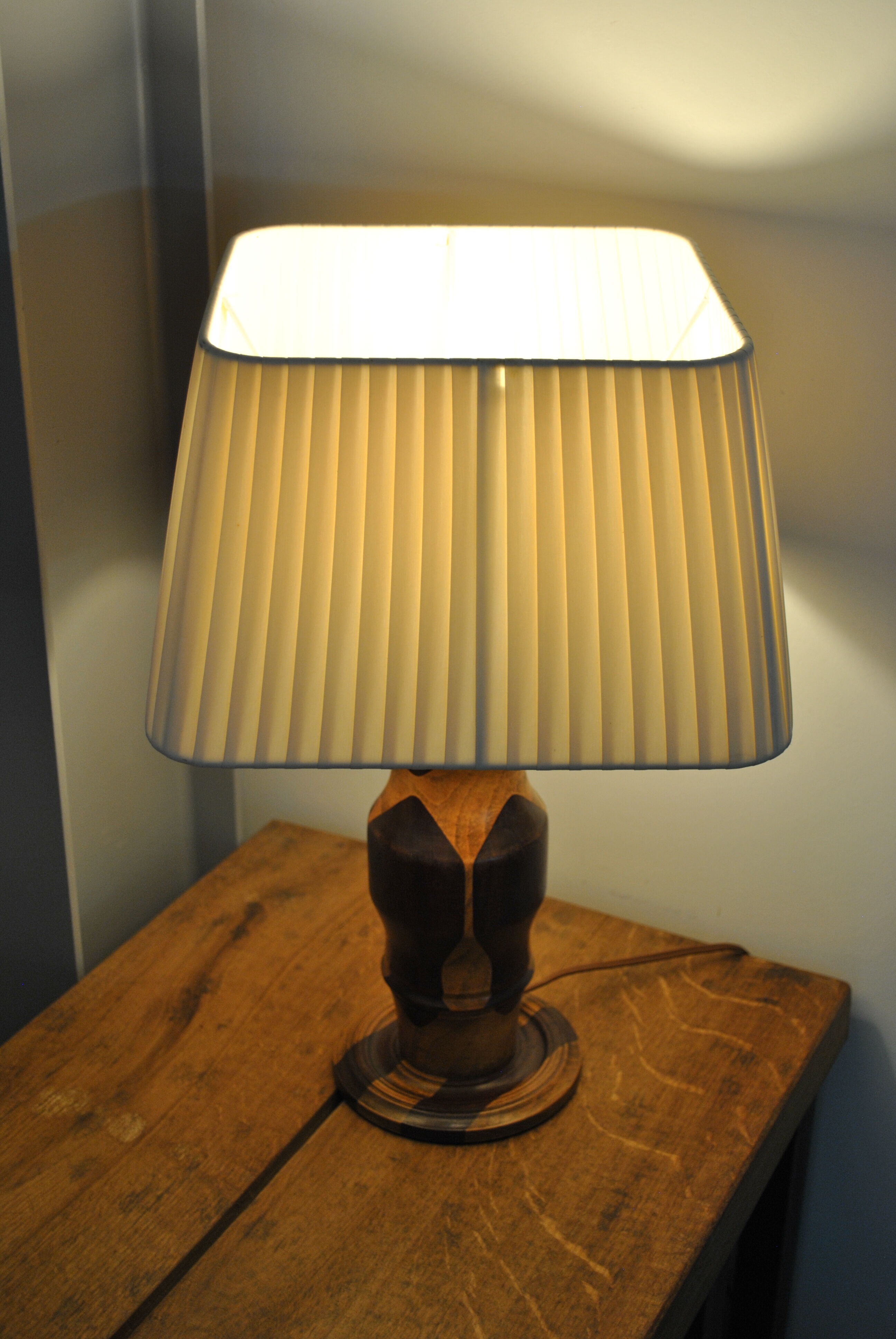 Scandinavian lamp in teck 1970
