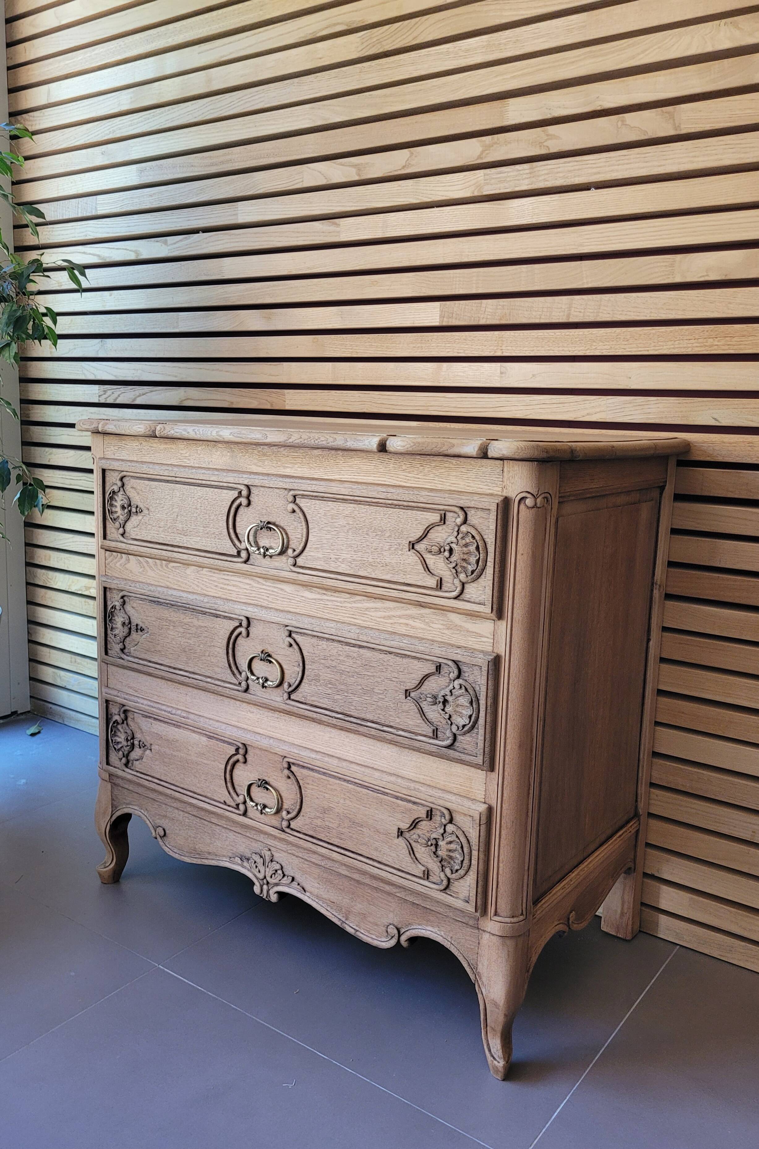 Vintage chest of drawers