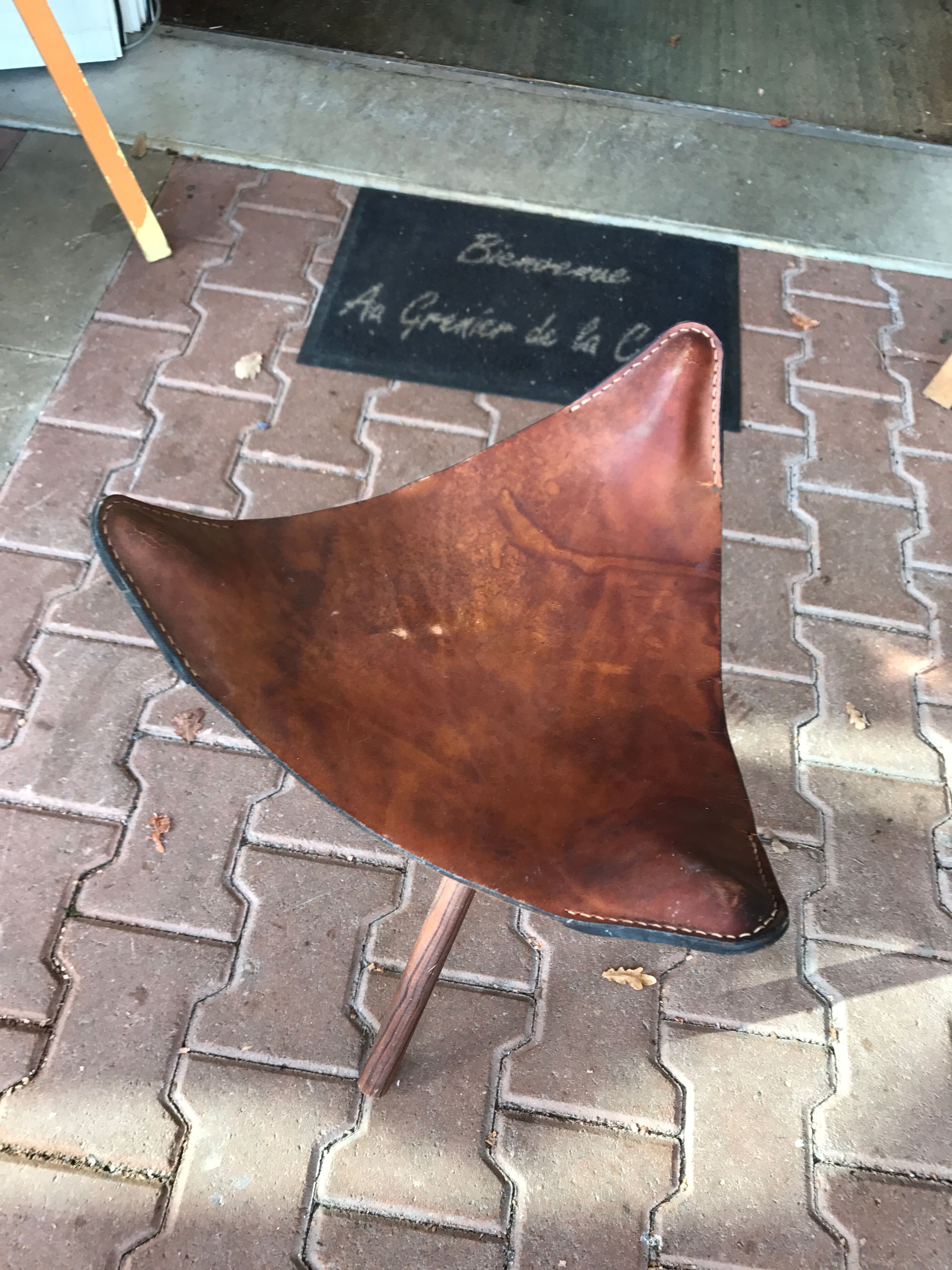 Siège de pêche en cuir