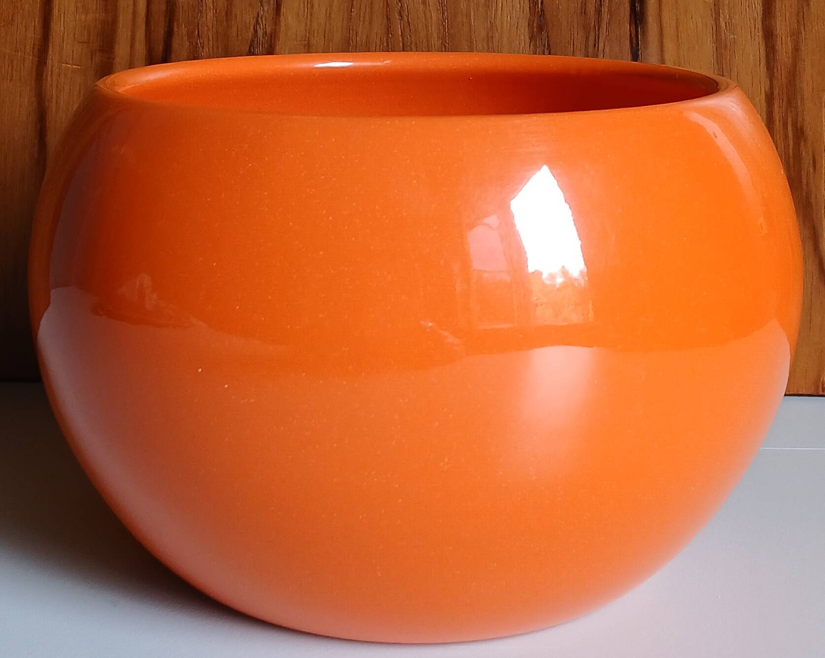 Vase boule en céramique émaillée orange 70's