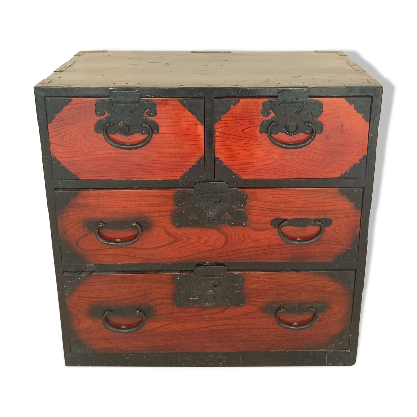 Japanese lacquered chest of drawers