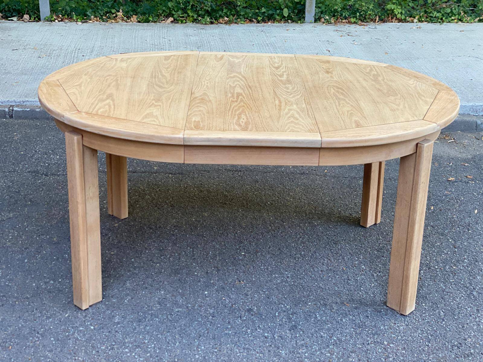 Table à manger scandinave ronde extensible décapée en chêne brut 1970