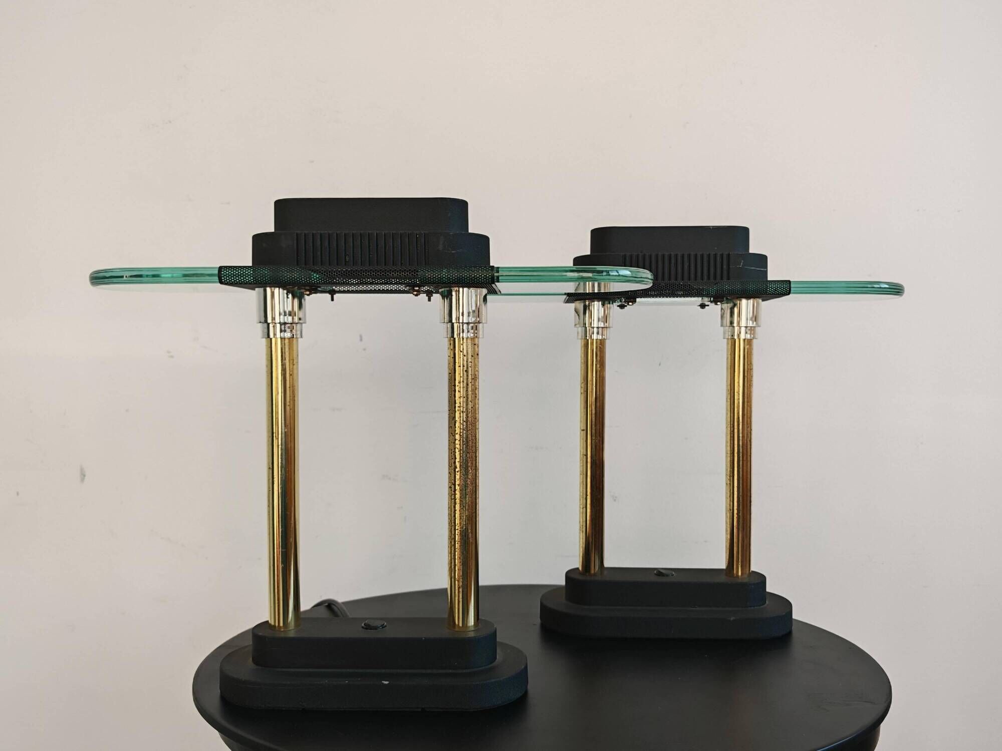 Paire de lampes de banquier style Memphis attribuées à Robert Sonneman 1980s