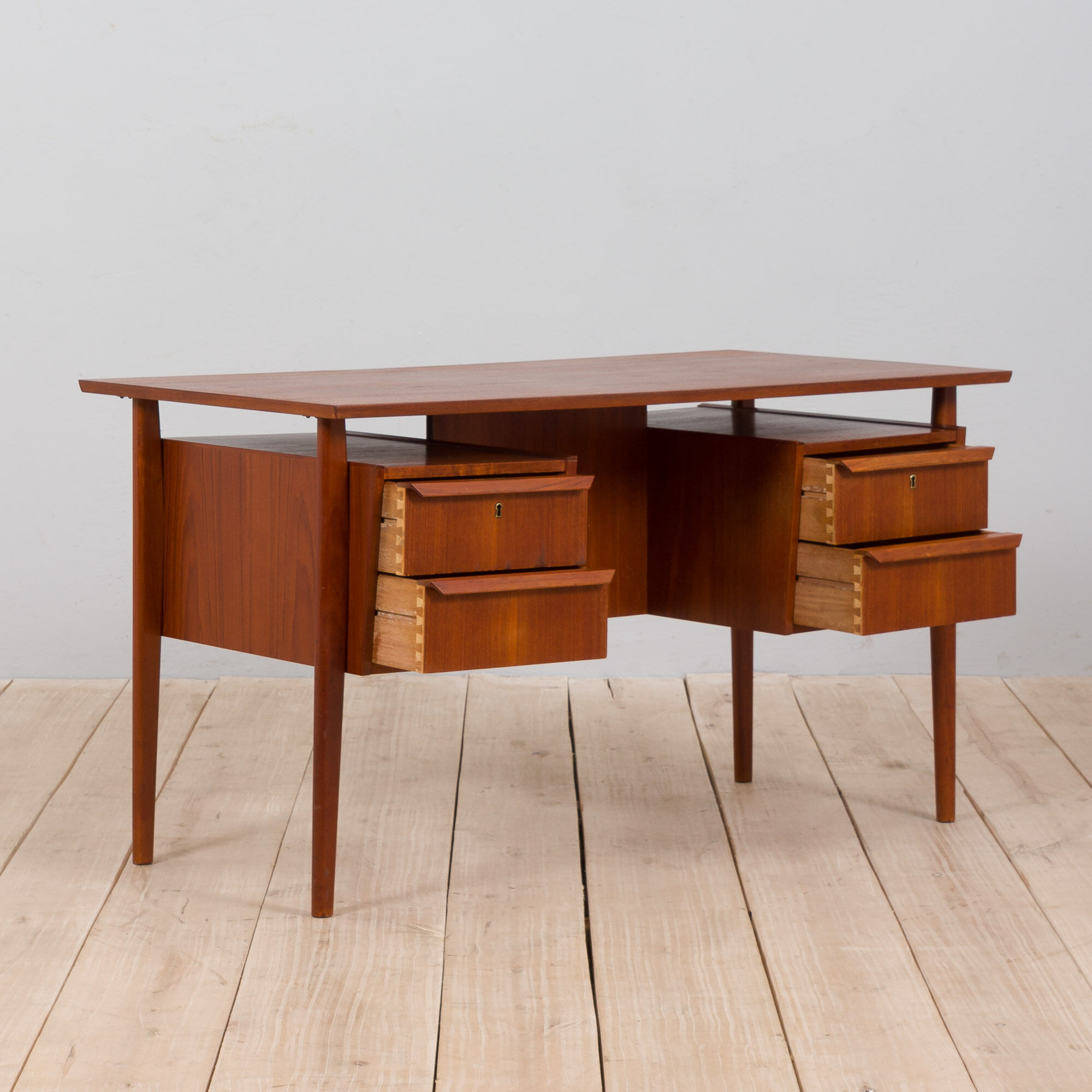 Danish mid century modern teak desk in teak with 4 drawers, 1960s