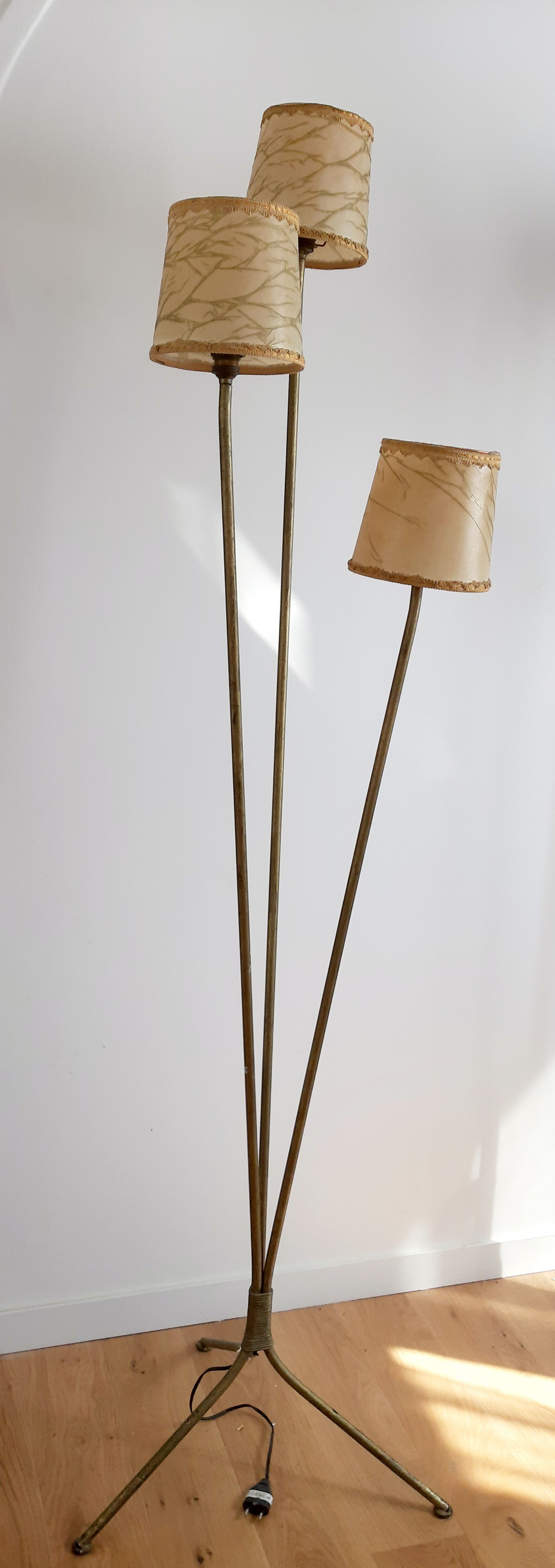 Tripod floor lamp 50s, gilded metal