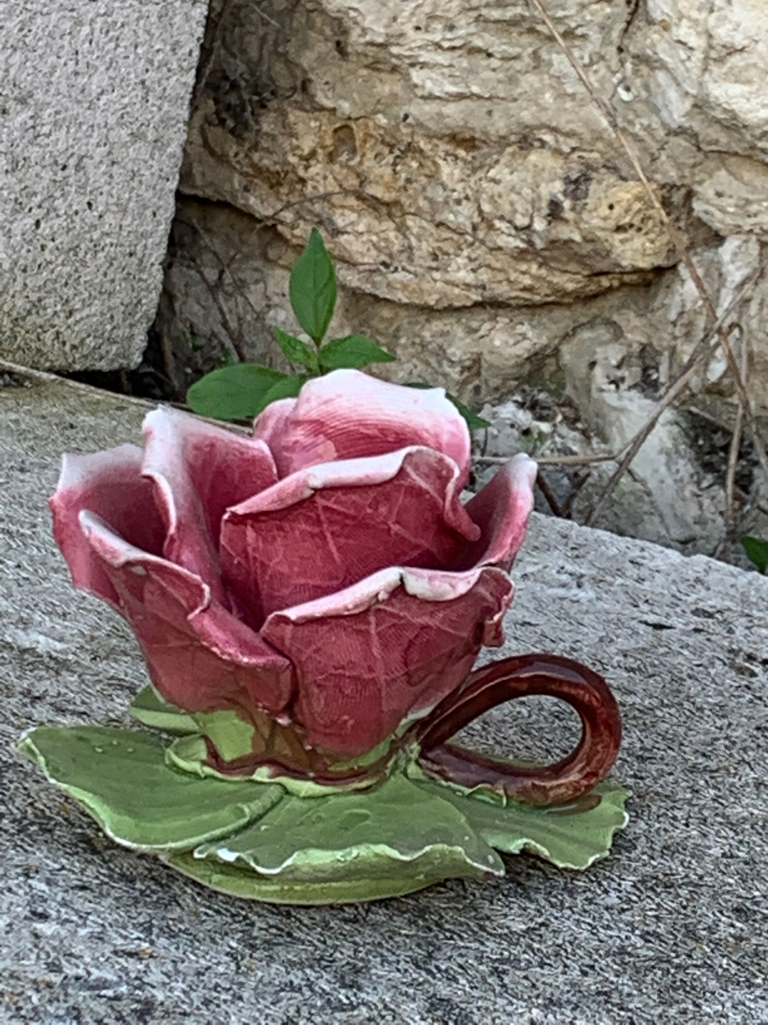 Candle holder in slurry the rose in old biscuit