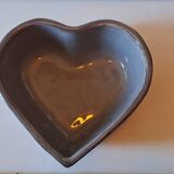 2 heart-shaped cups