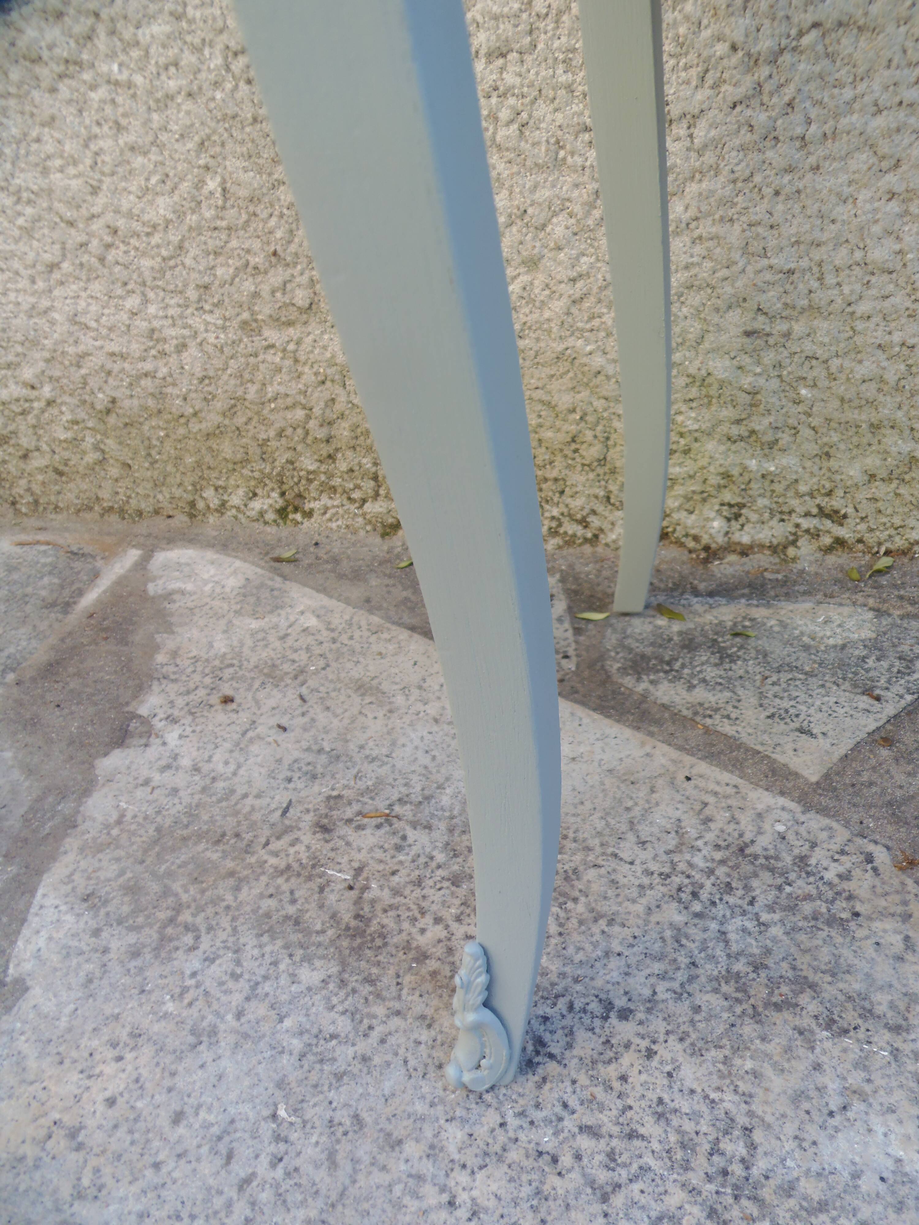 Chevet style Louis XV de belle facture réenchanté en vert de gris.