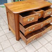 18th-century Louis XV period Parisian commode in walnut.