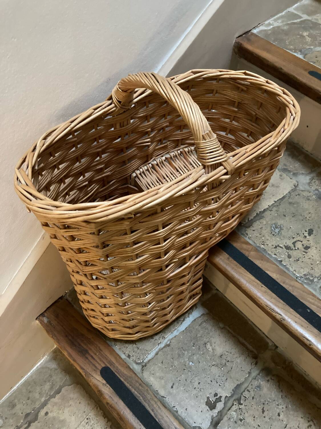 Panier d’escaliers en osier tressé, 1970