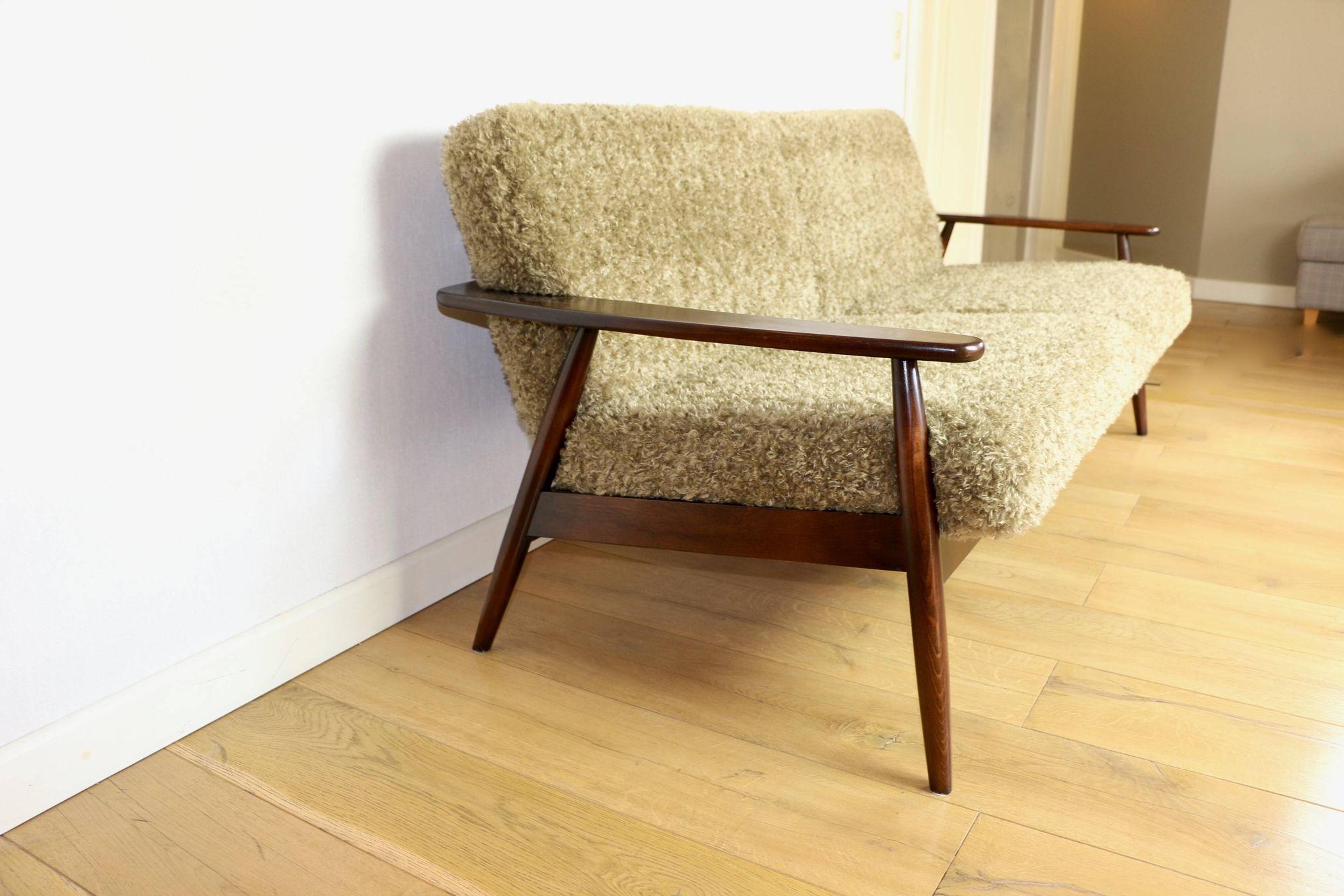 Beautiful vintage three-seater sofa from the 80s with removable cushions - long pile khaki, dark beige
