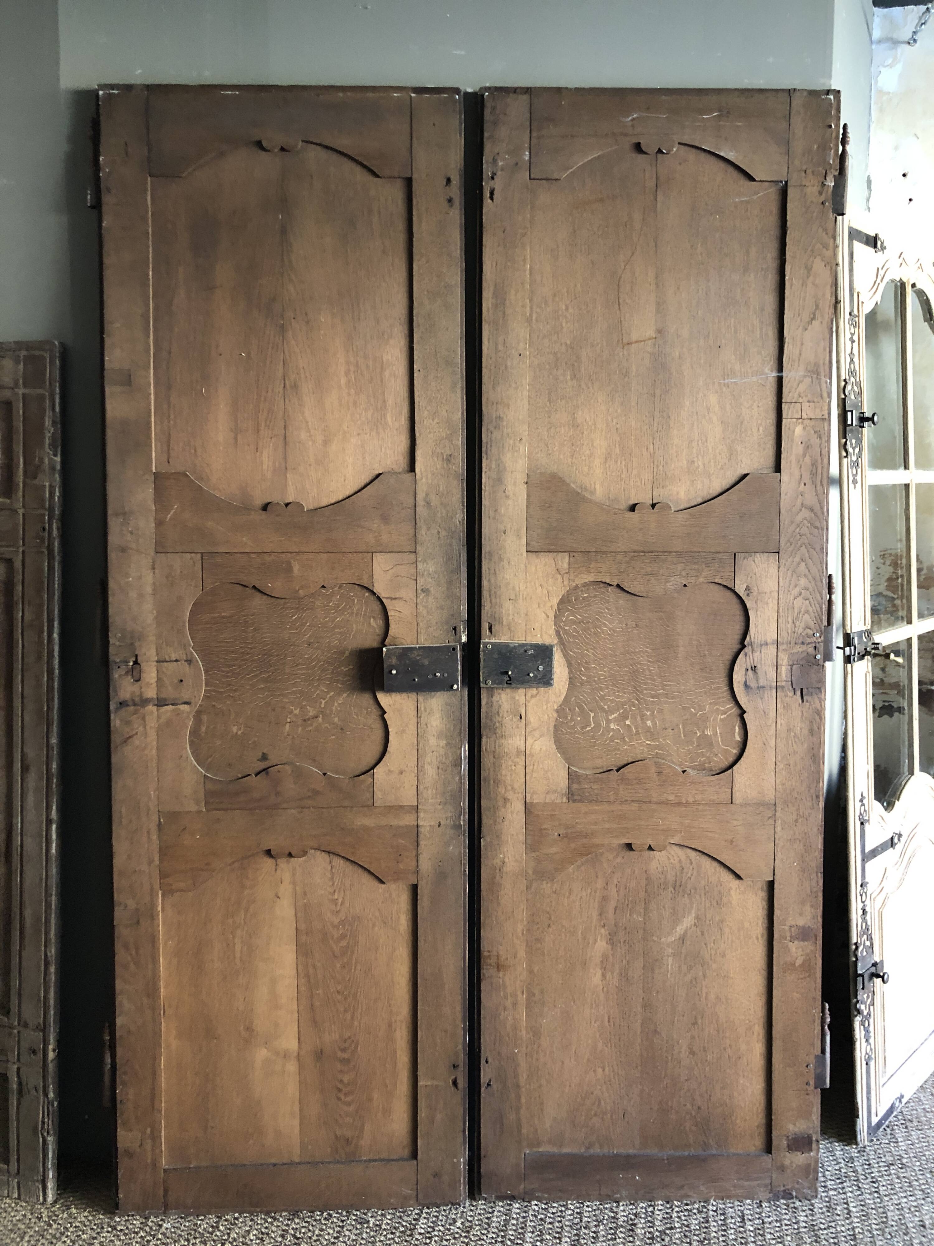 Pair of cupboard doors - Oak, late 18th century