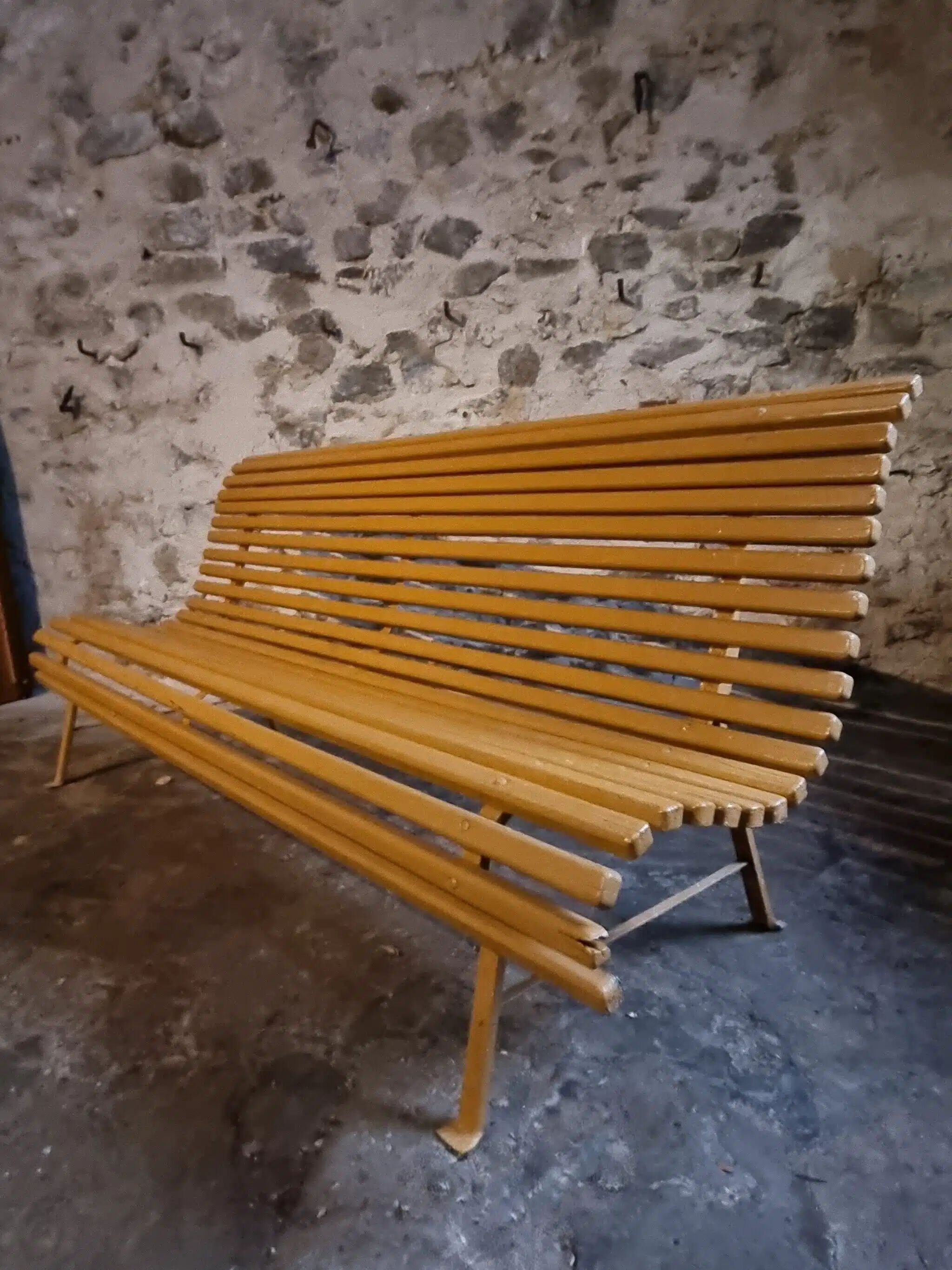 Vintage French garden bench in pine, mid-20th century.