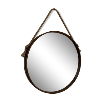 Round mirror