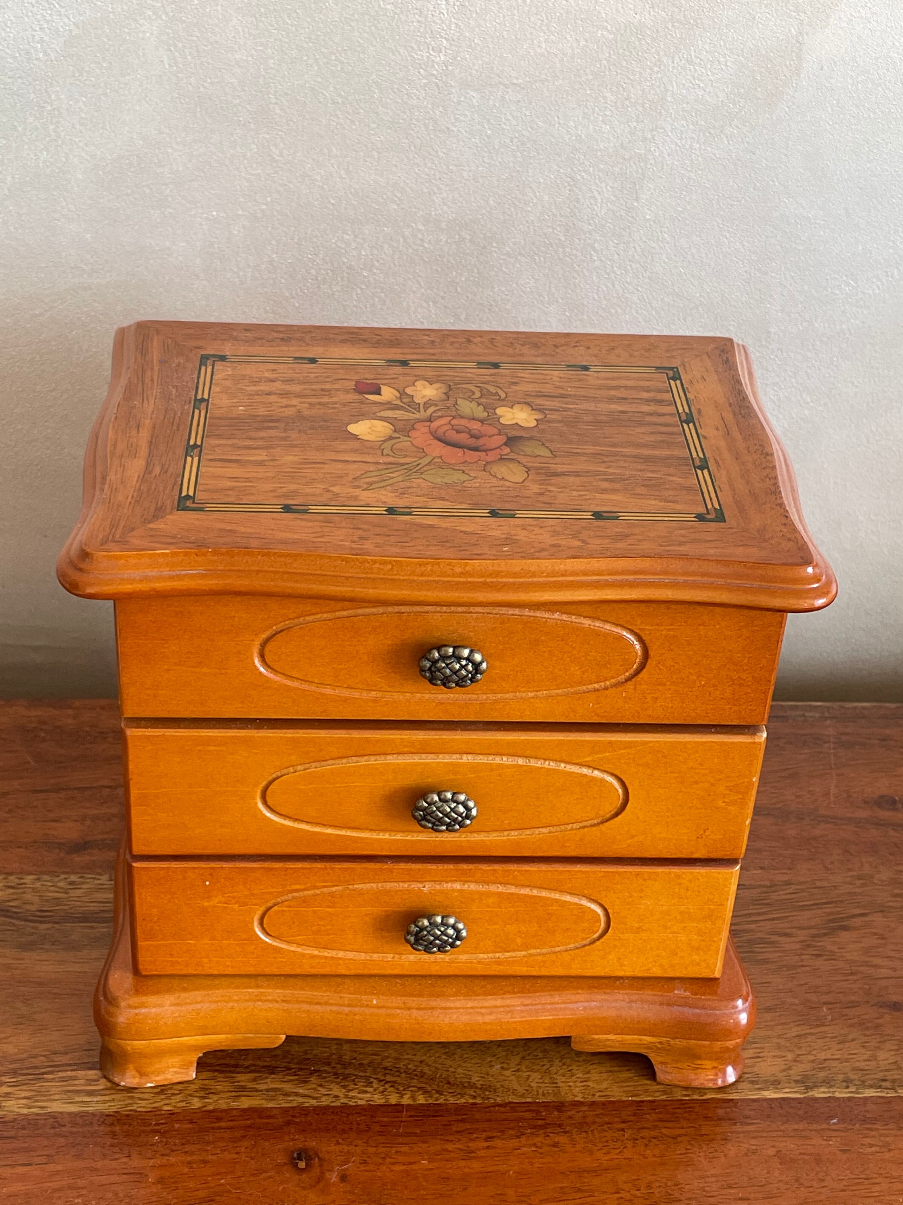 Wooden jewelry box decoration flowers