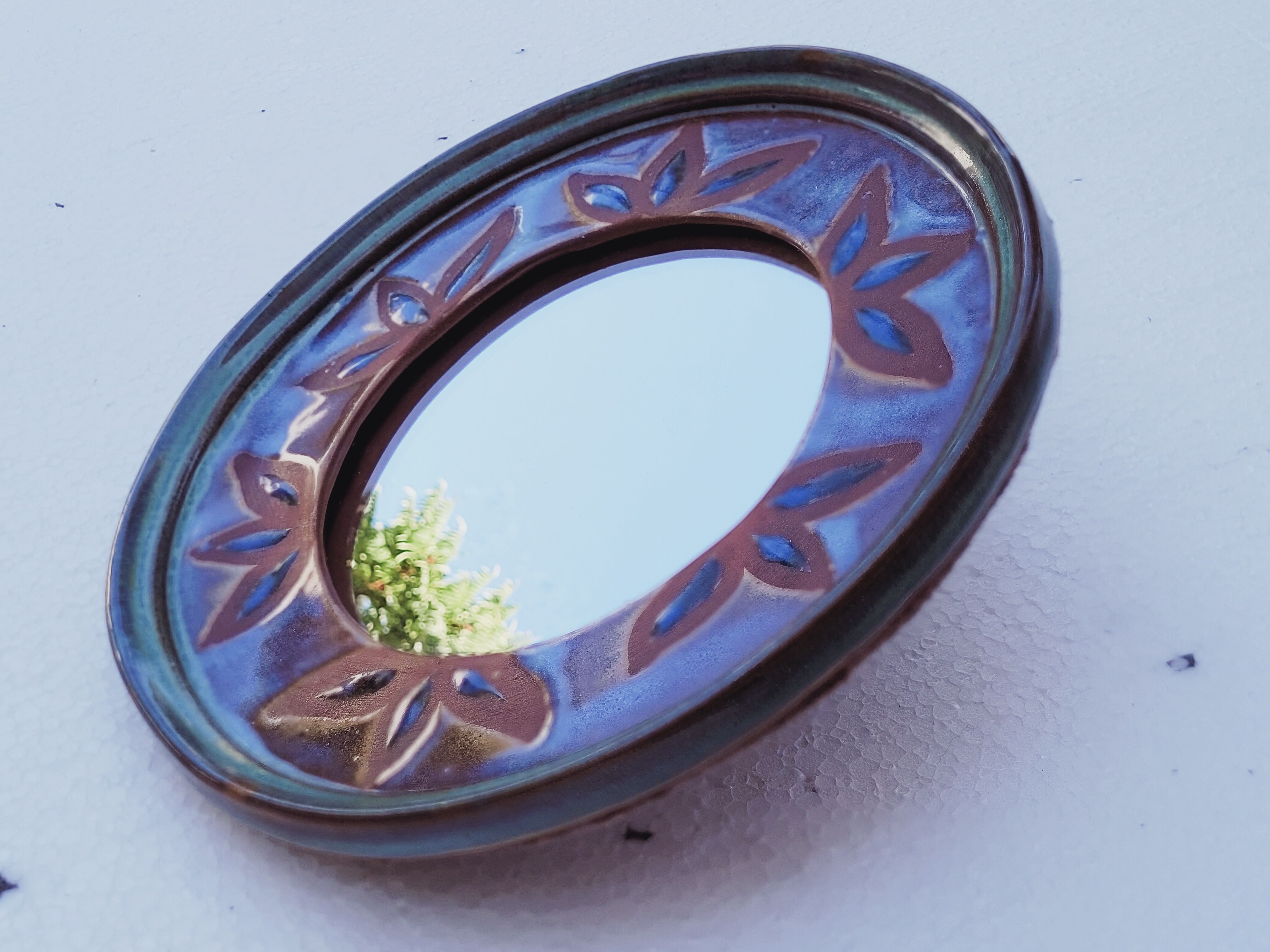 Vintage ceramic mirror dequeker