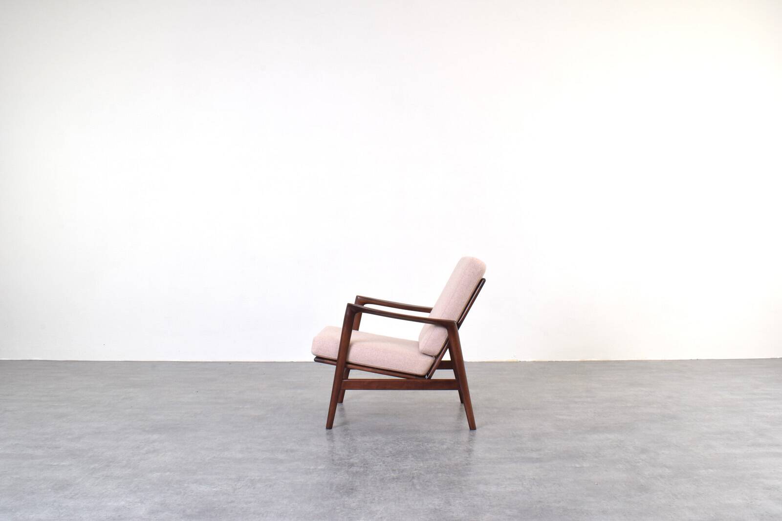 Mid-Century Stefan Lounge Chair, 1960s