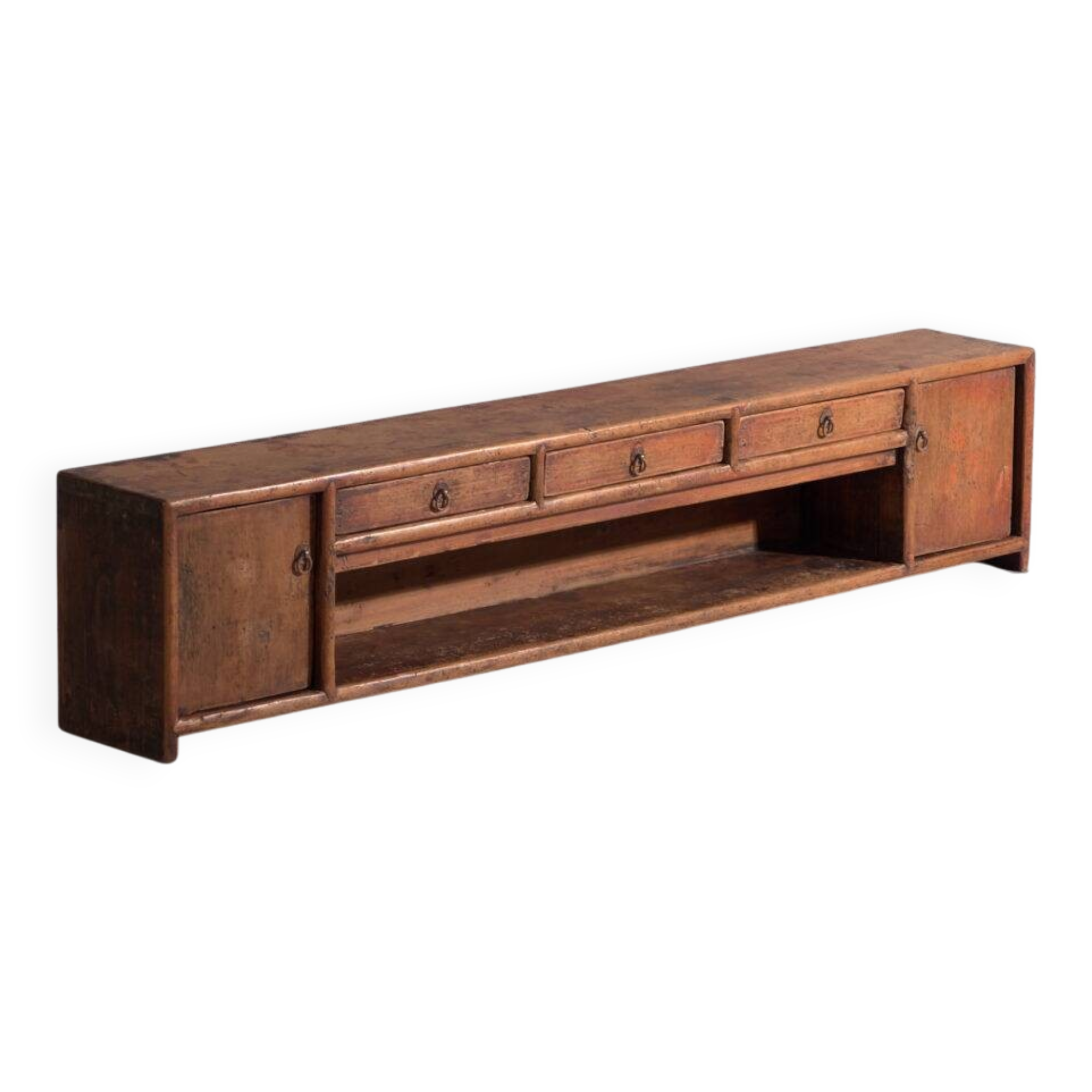 Meuble bas ancien laqué en bois d’orme – Chine, vers 1900