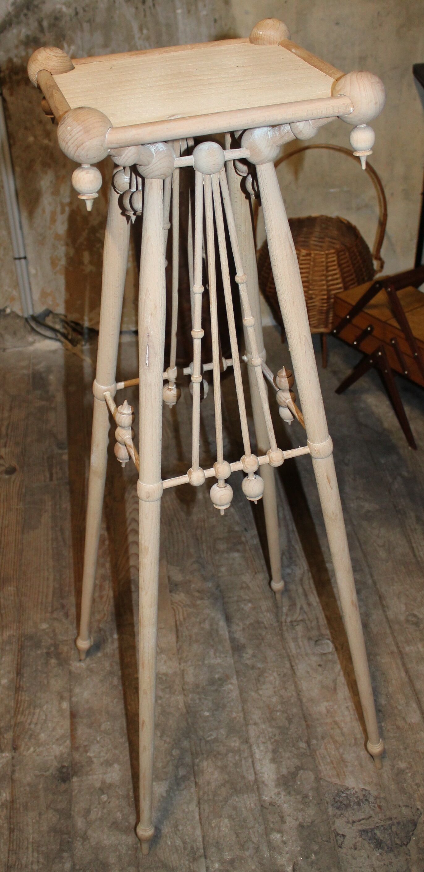 Sellette carries plant arts and crafts