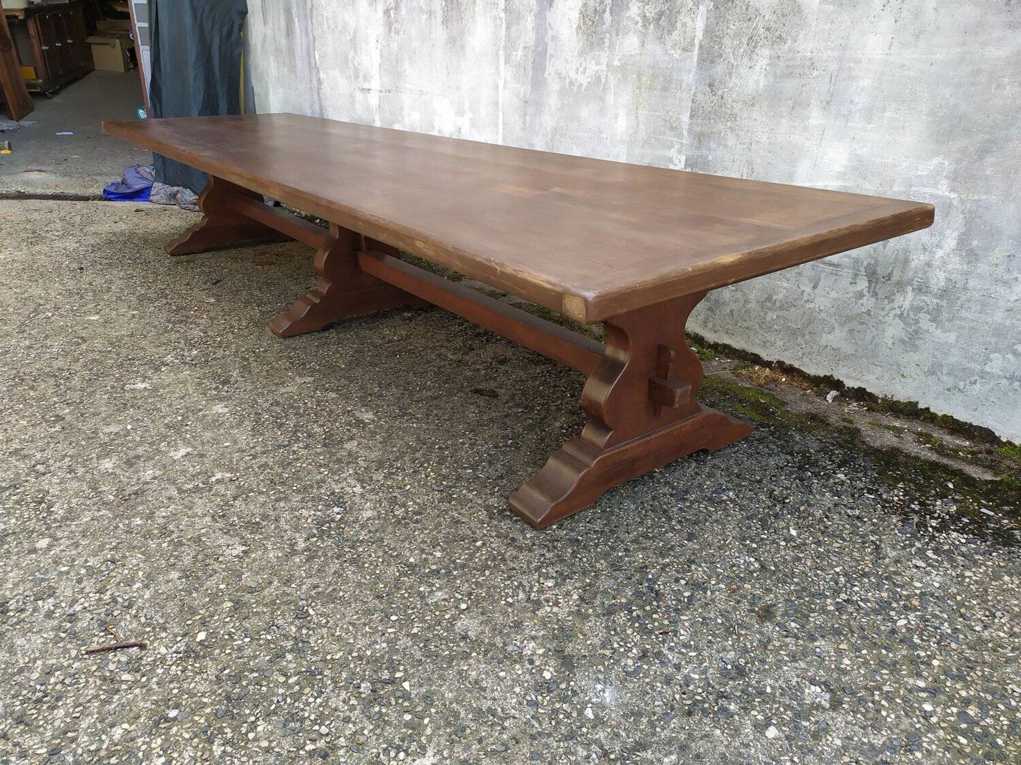 Table de conférence monastère chêne