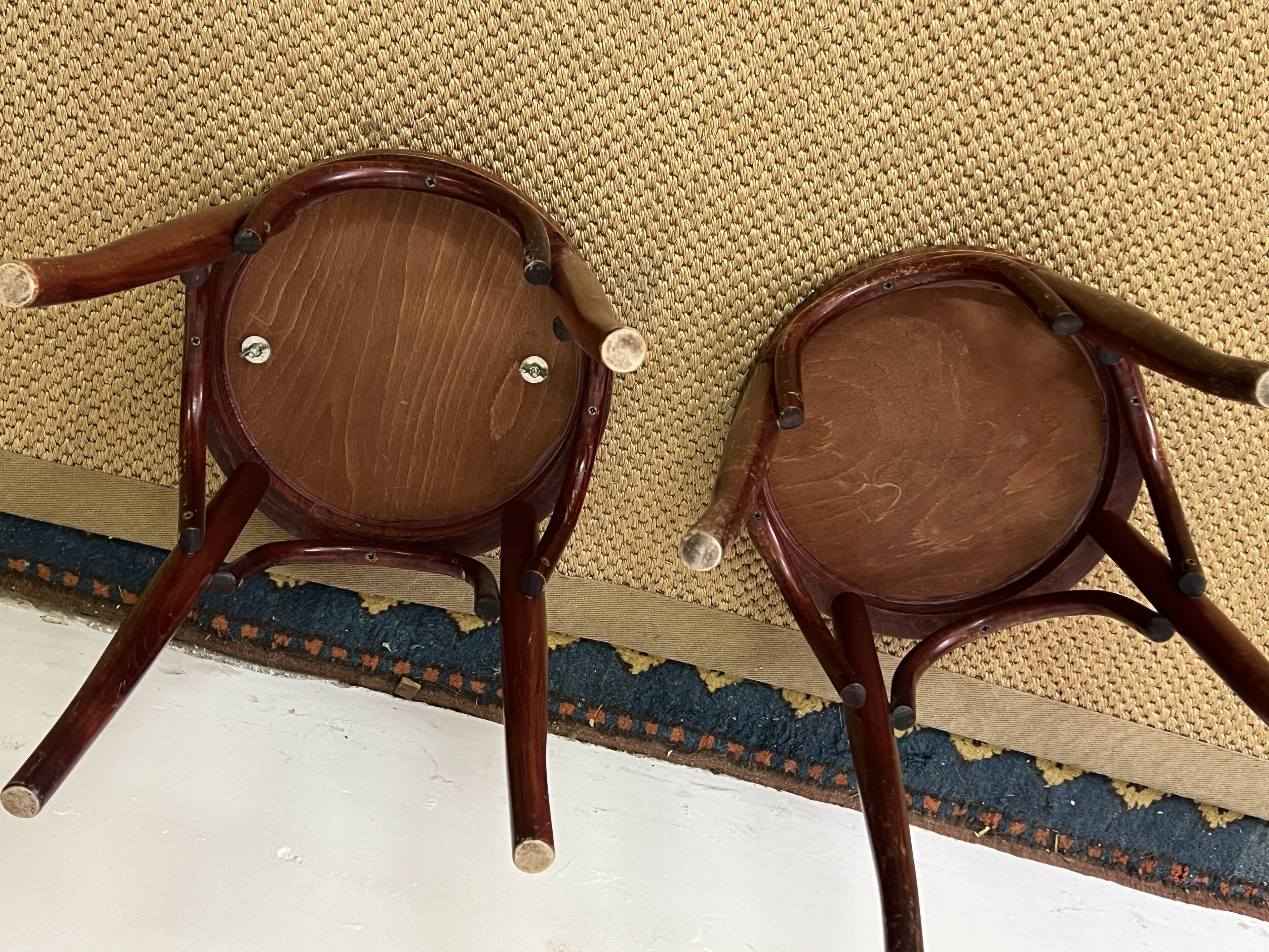 Paire de tabourets bas en bois courbé style "Thonet" vintage