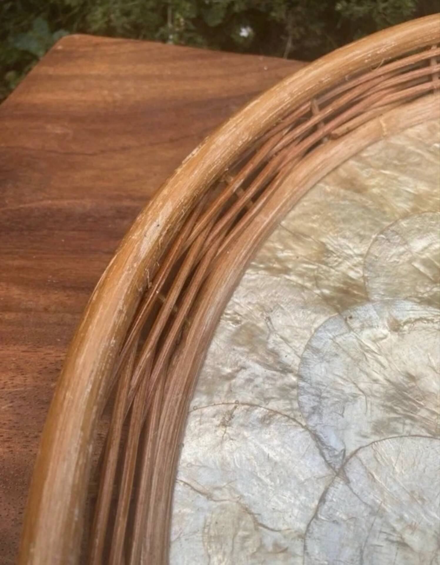 Mother-of-pearl plate