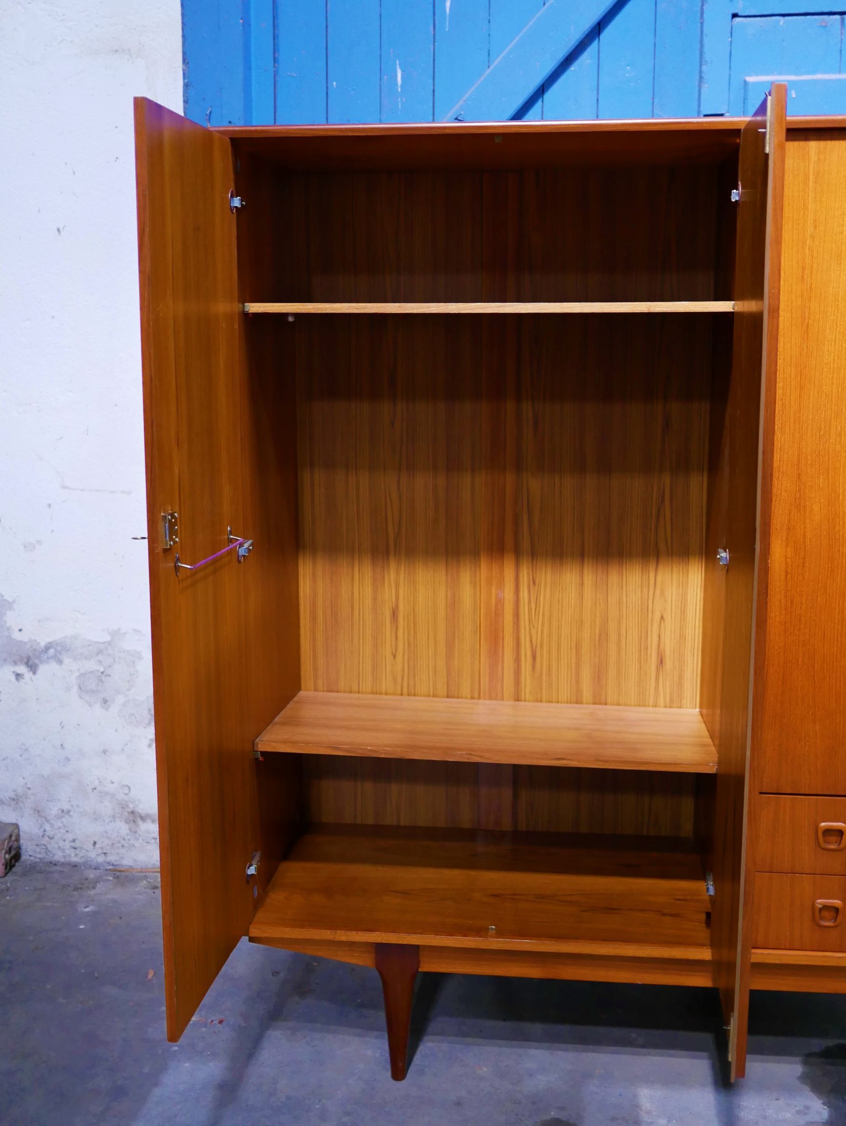Vintage teak Cabinet