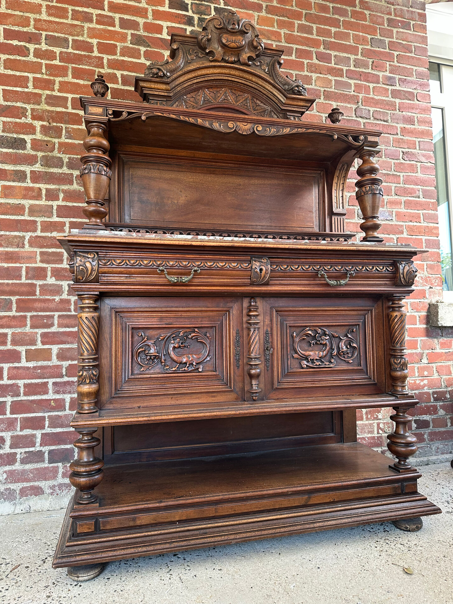 Desserte - Buffet ancien en noyer Henri II XIXeme