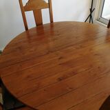 Table en chêne et chaises