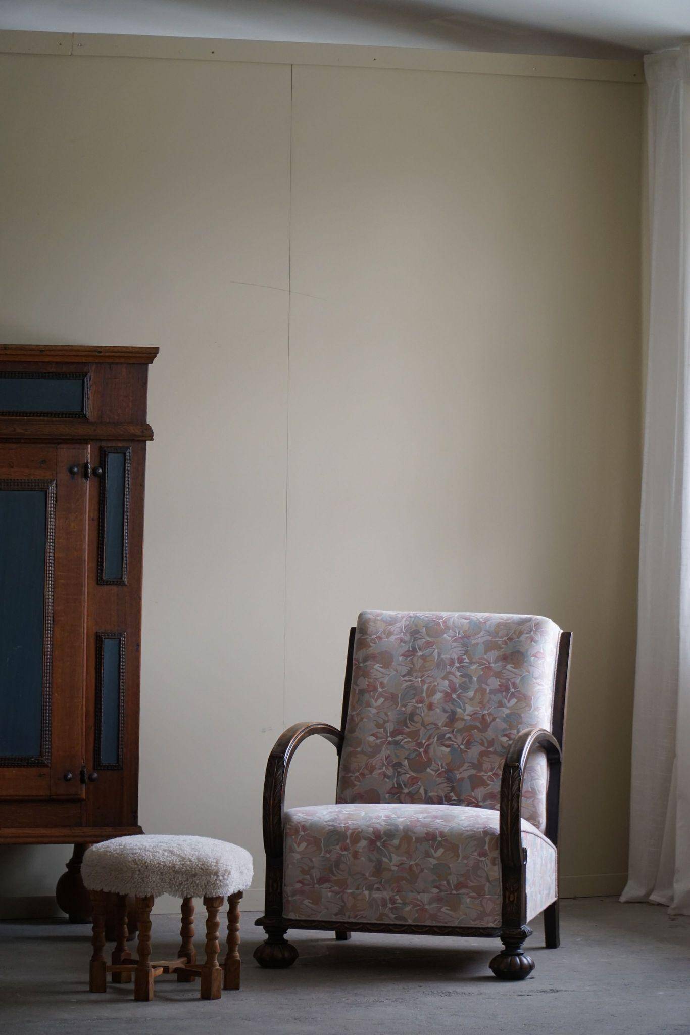 Pair of Danish Art Deco deck chairs, oak and vibrant floral fabric, 1940s