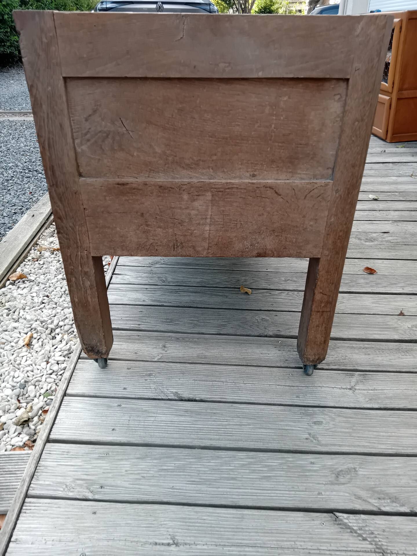 Wooden chest (Maie)