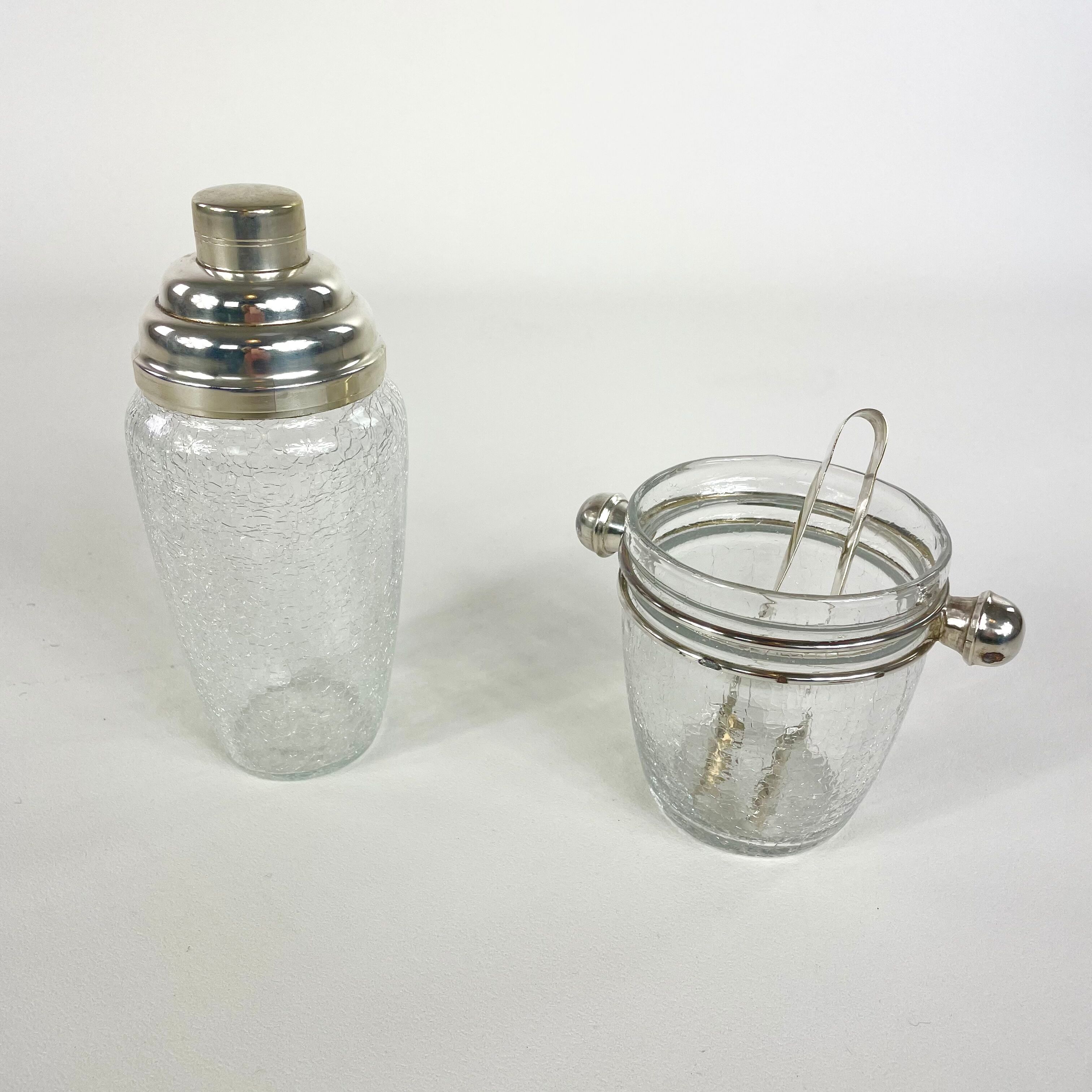 Shaker and ice cube tray in cracked glass mid-century