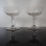 2 coupes à champagne anciennes en verre soufflé facetté