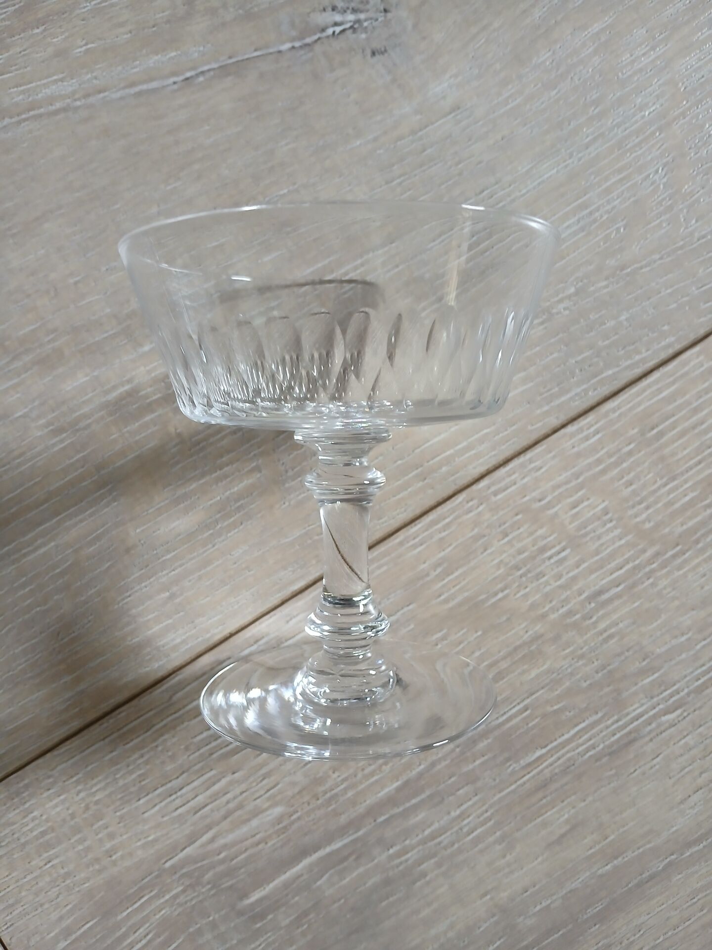 6 coupes à champagne anciennes en cristal