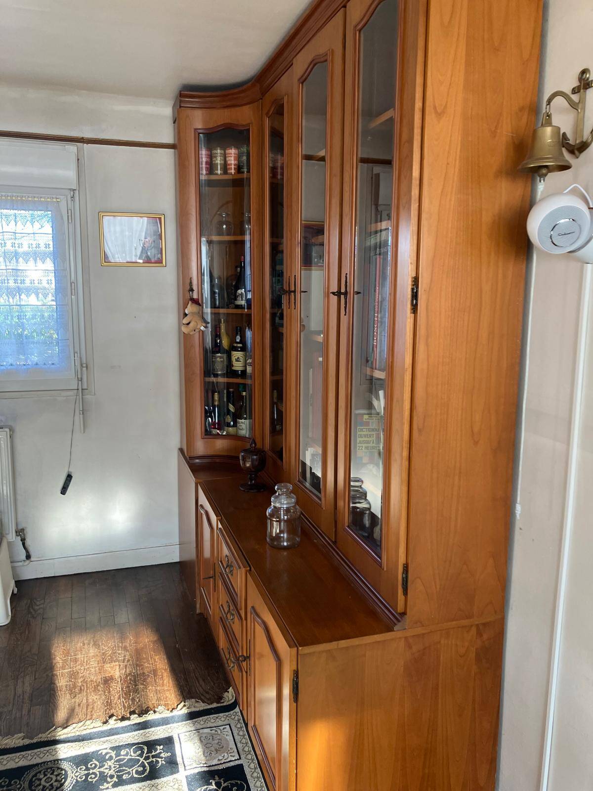 Showcase library in solid wood with two sections