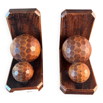 Paire de serre-livres en bois sculpté