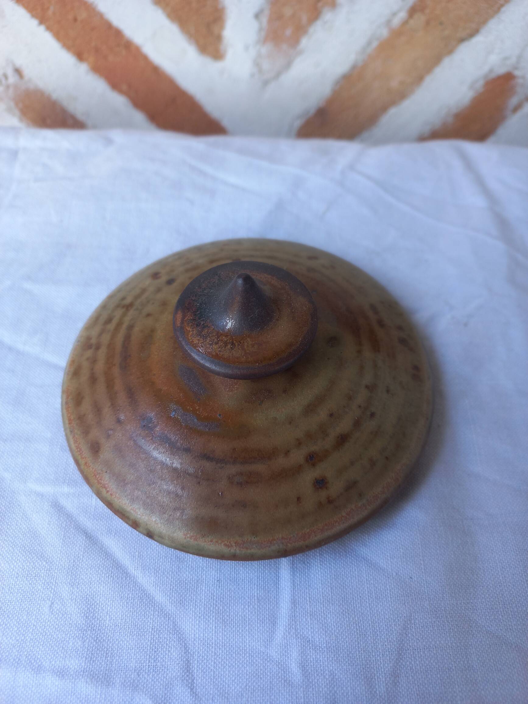Enamelled stoneware candy box