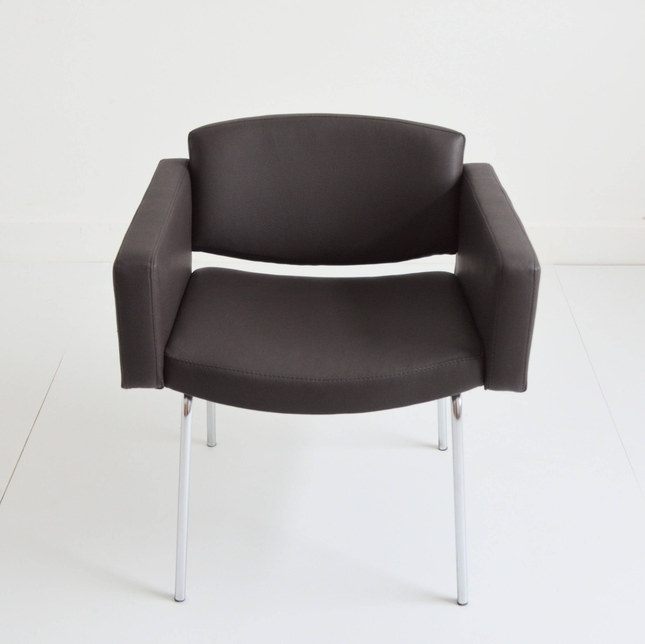 Fauteuil « Conseil » de Pierre Guariche pour Meurop 1960s ( 1 / 2 )