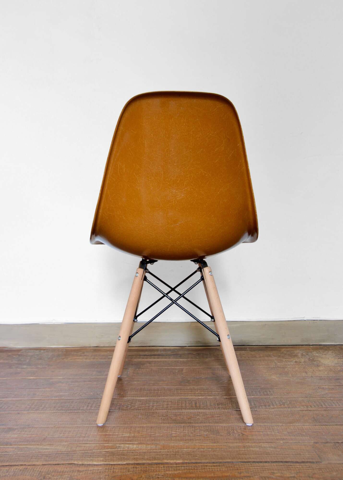 Chaise DSW ochre dark par Charles et Ray Eames pour Herman Miller, années 60