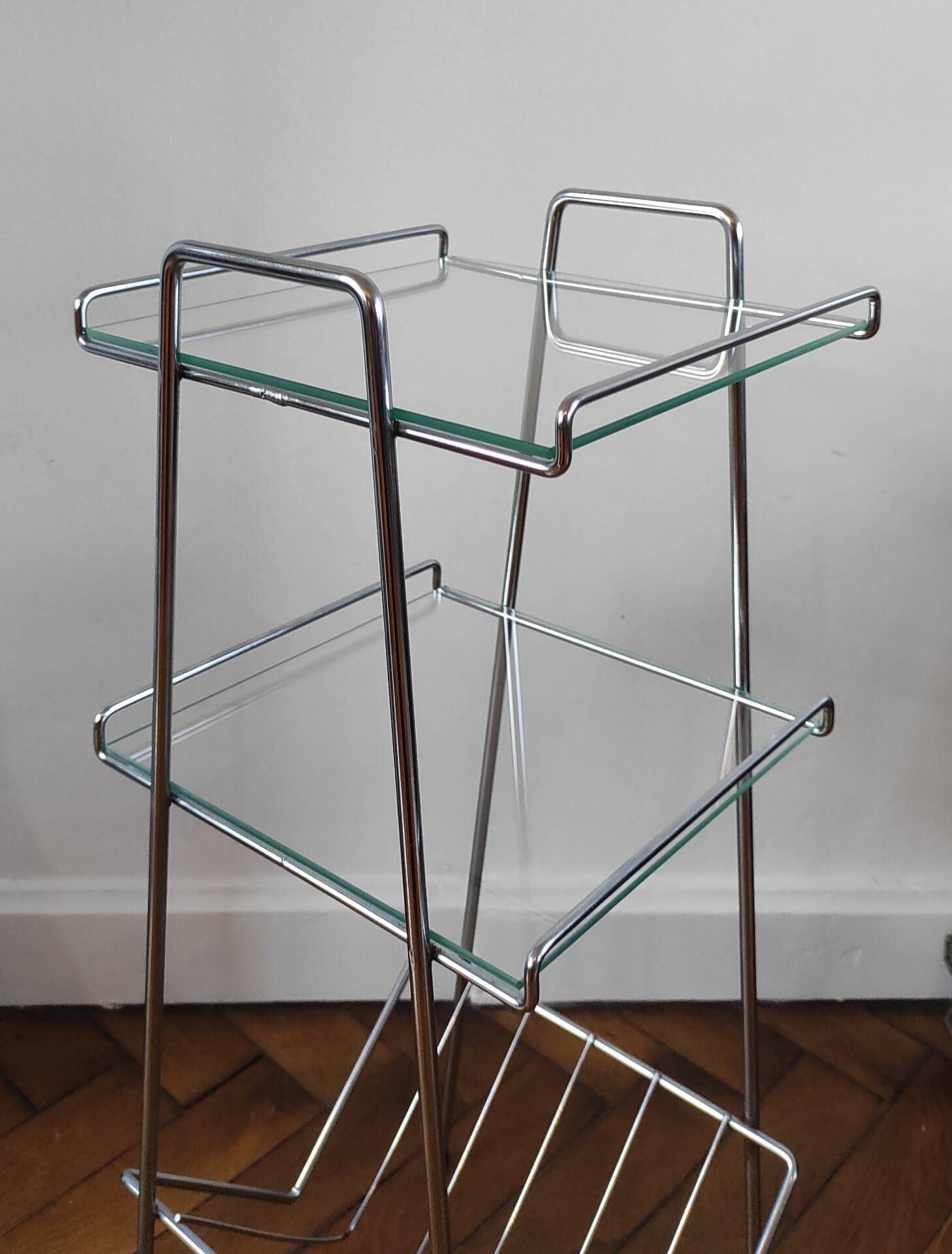 Table d'appoint vintage en métal chromé