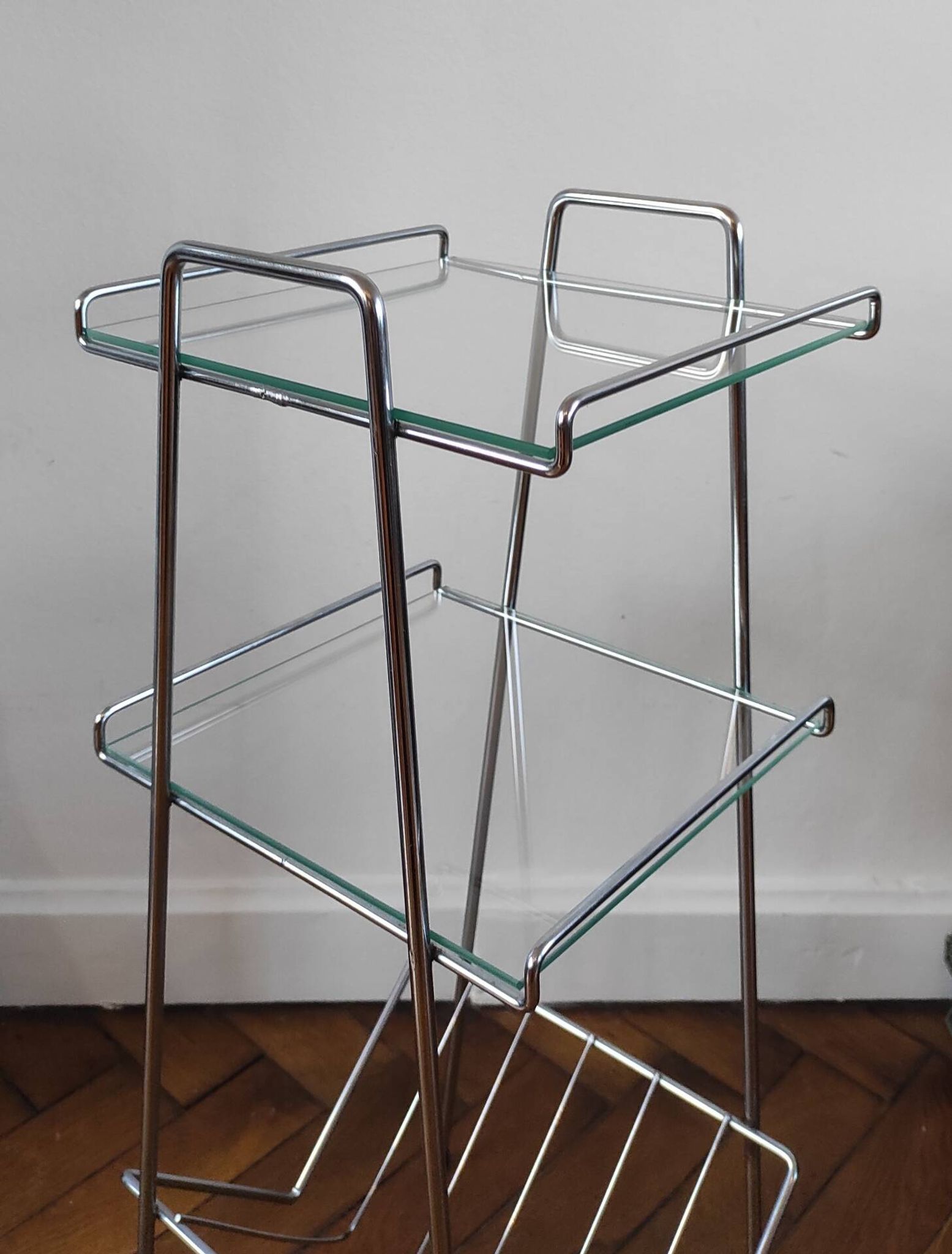 Table d'appoint vintage en métal chromé