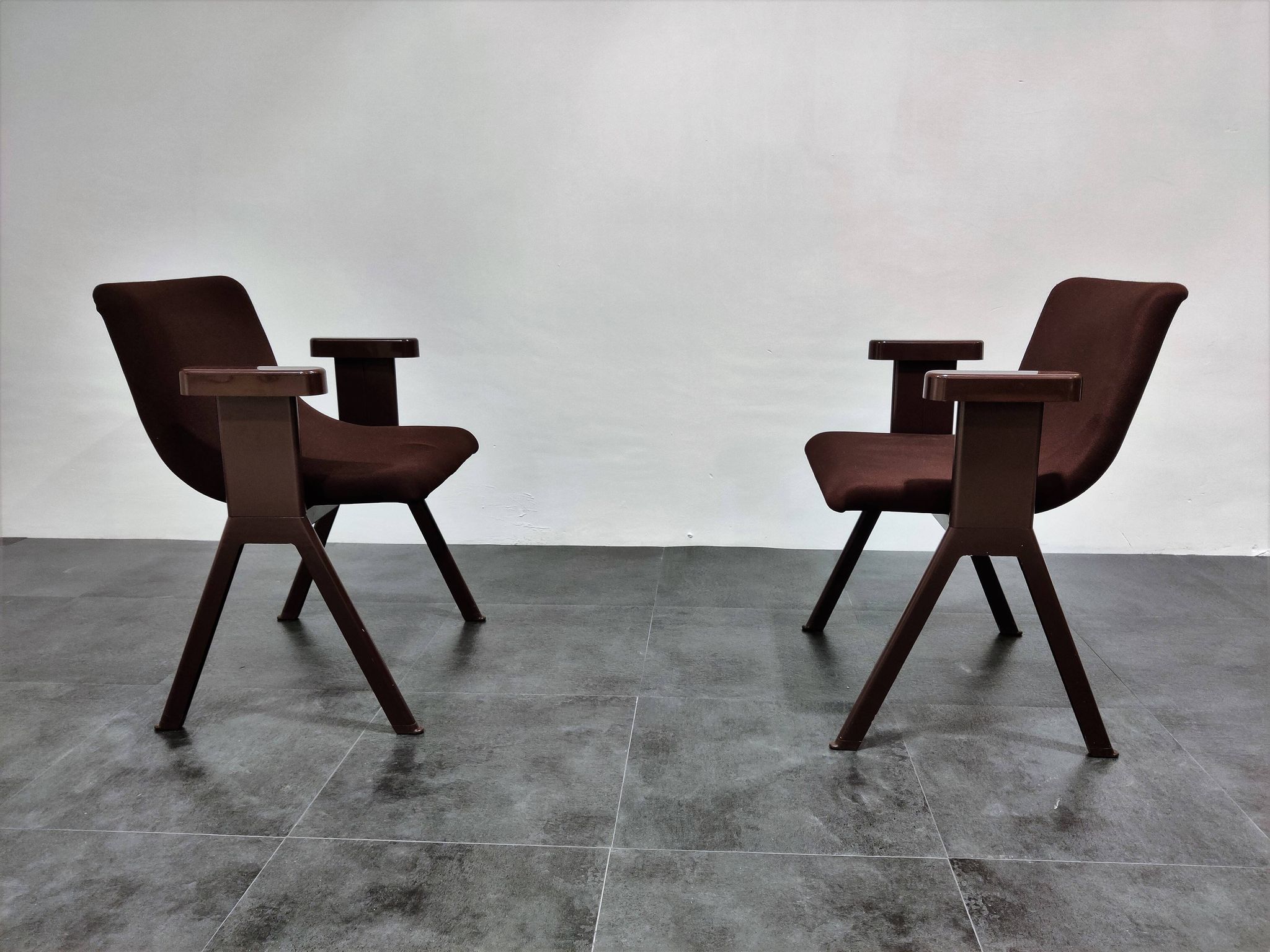 Fauteuils du milieu du siècle par Ettore Sottsass pour Olivetti, années 1970