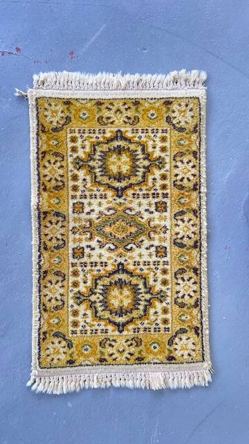 Tapis sarouk vintage moutarde