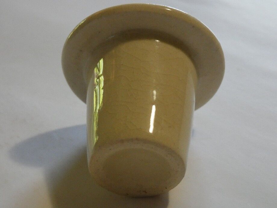 Off-white porcelain inkwell with well-curved bowl