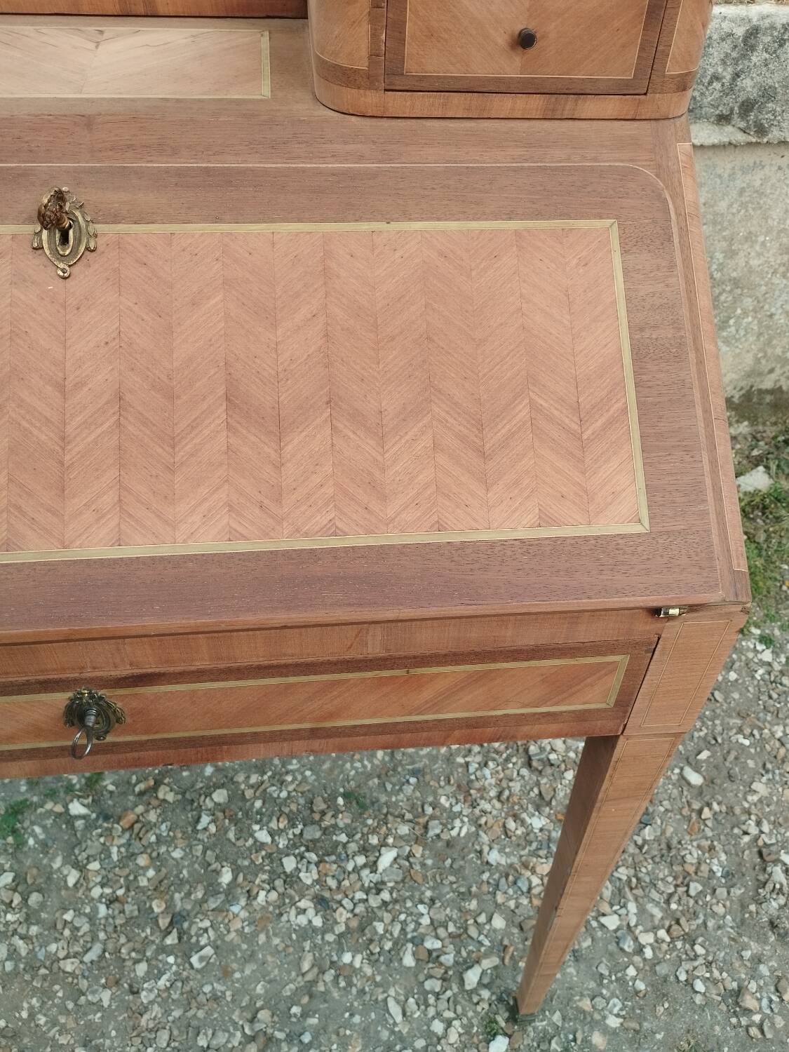 Antique secretary desk in marquetry, Louis XVI style.